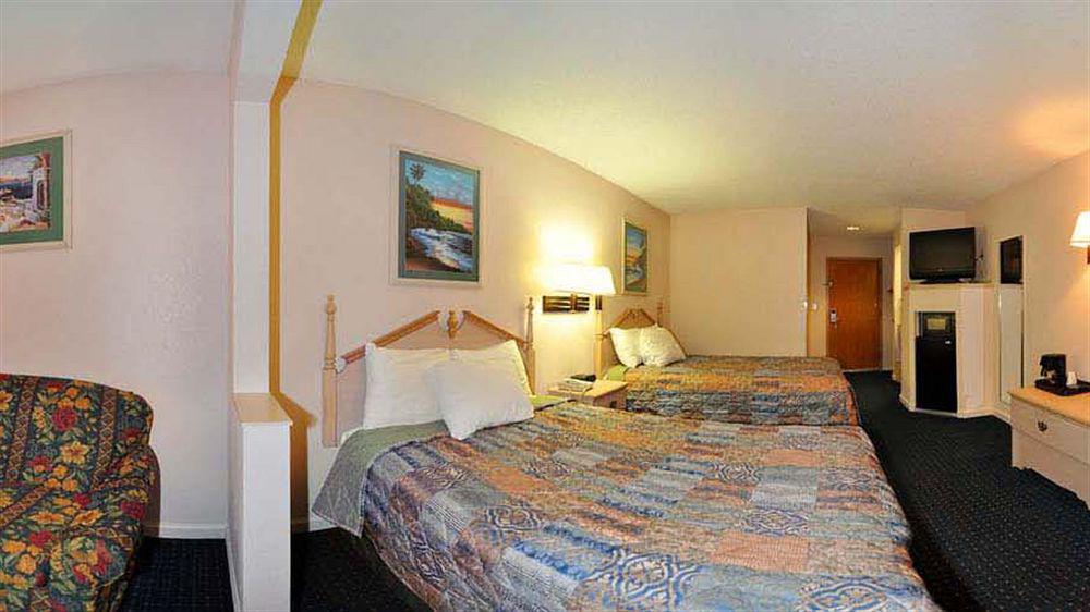 Days Inn By Wyndham Panama City/Callaway Exterior foto